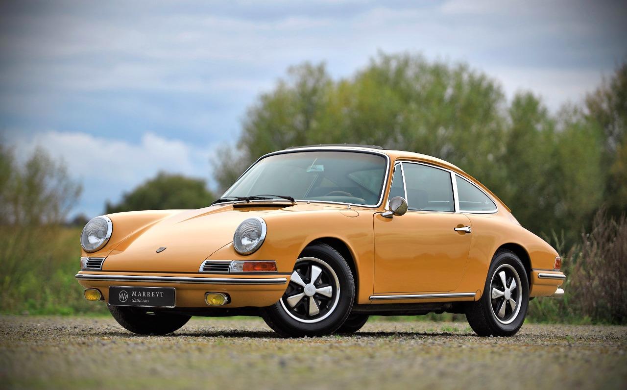 PORSCHE 911 SWB 2.0L Sunroof - 1968 LesAnciennes.com