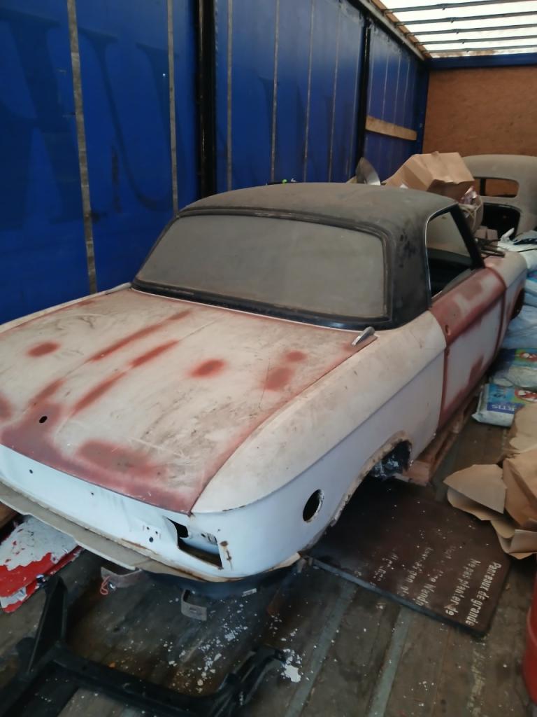 Caisse PEUGEOT 204 Cabriolet LesAnciennes.com