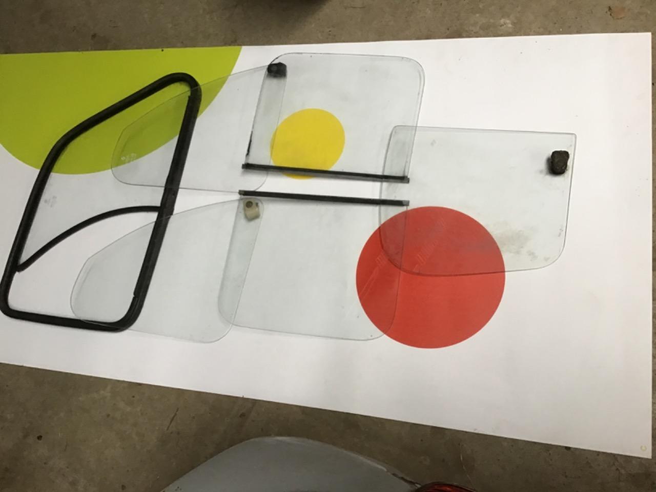 VITRES AVANT ARRIÈRE RENAULT 4 (R4) LesAnciennes.com