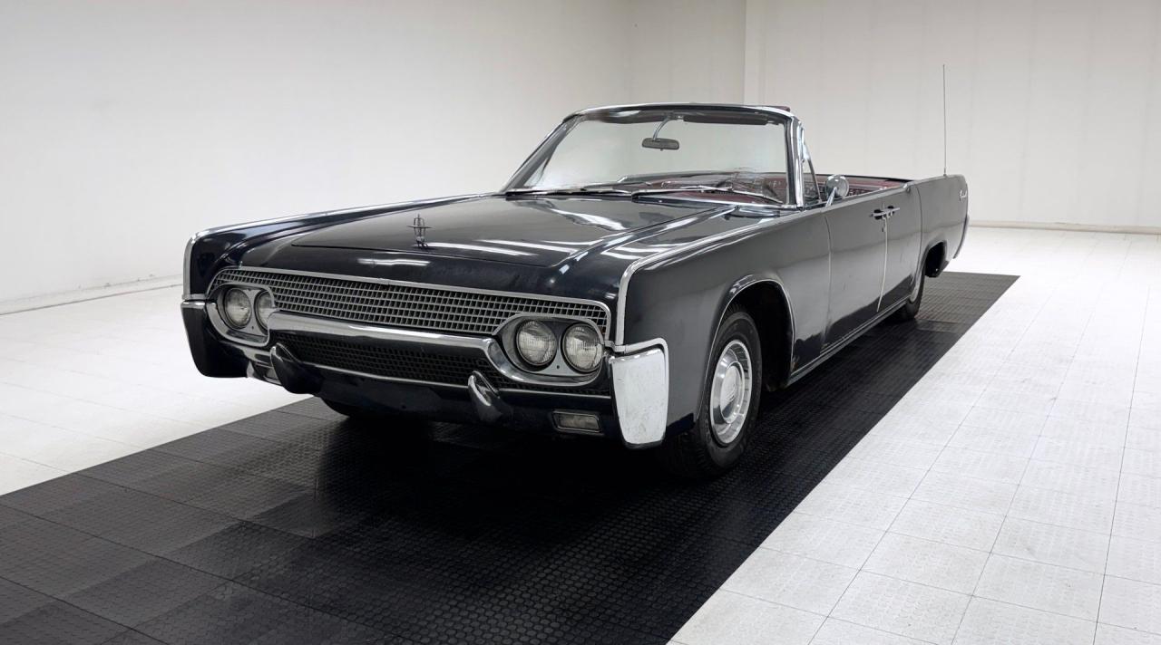 1961 Lincoln Continental Convertible LesAnciennes.com