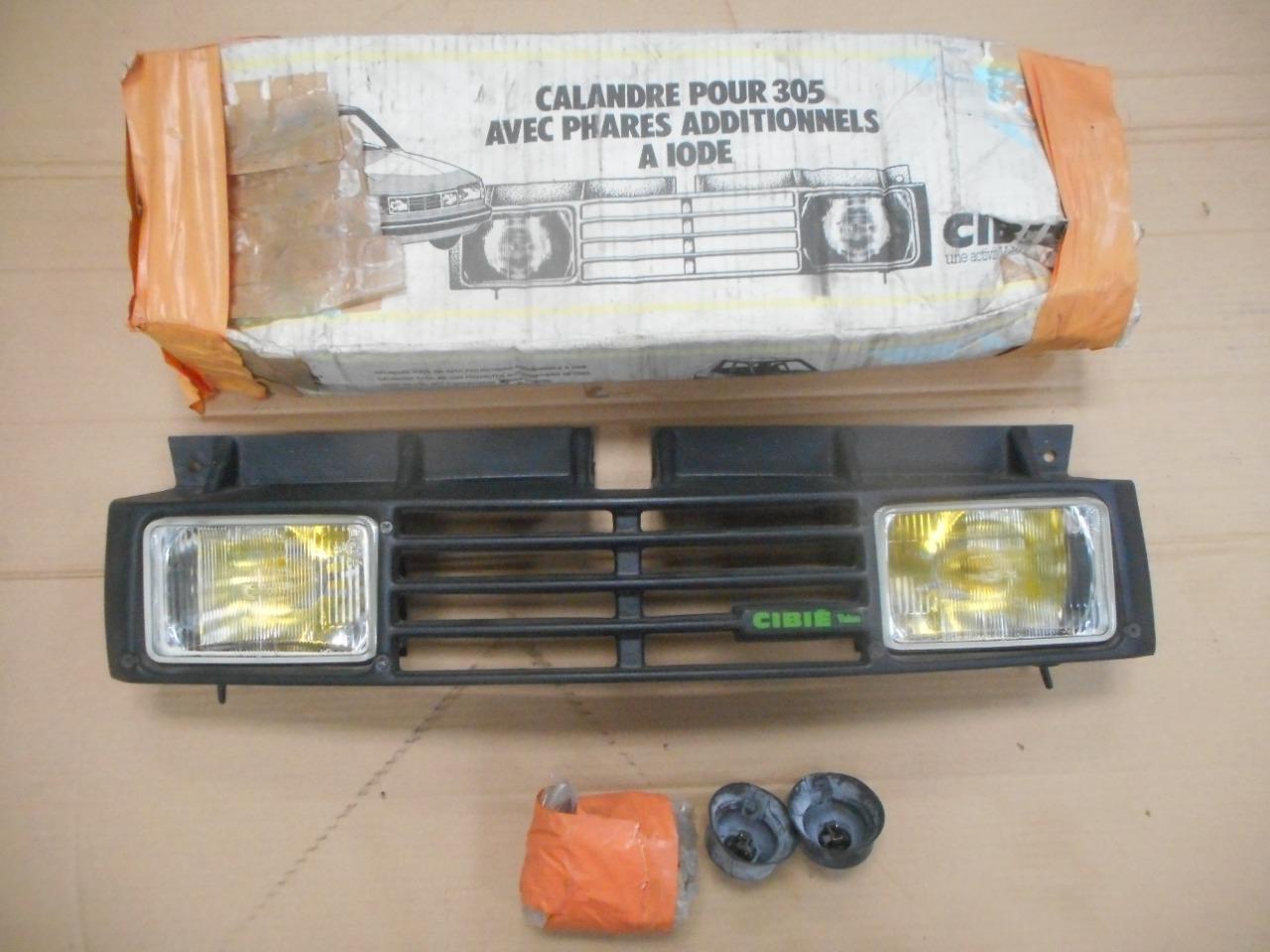 Calandre accessoire de PEUGEOT 305 LesAnciennes.com