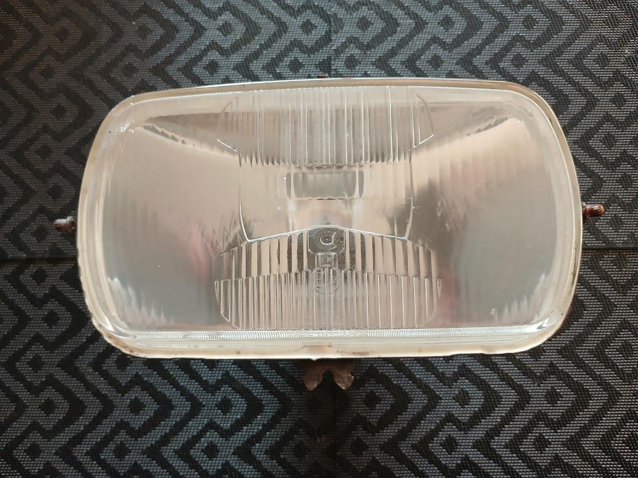 Phare CITROEN Ami 6 / 8 petite bosse LesAnciennes.com