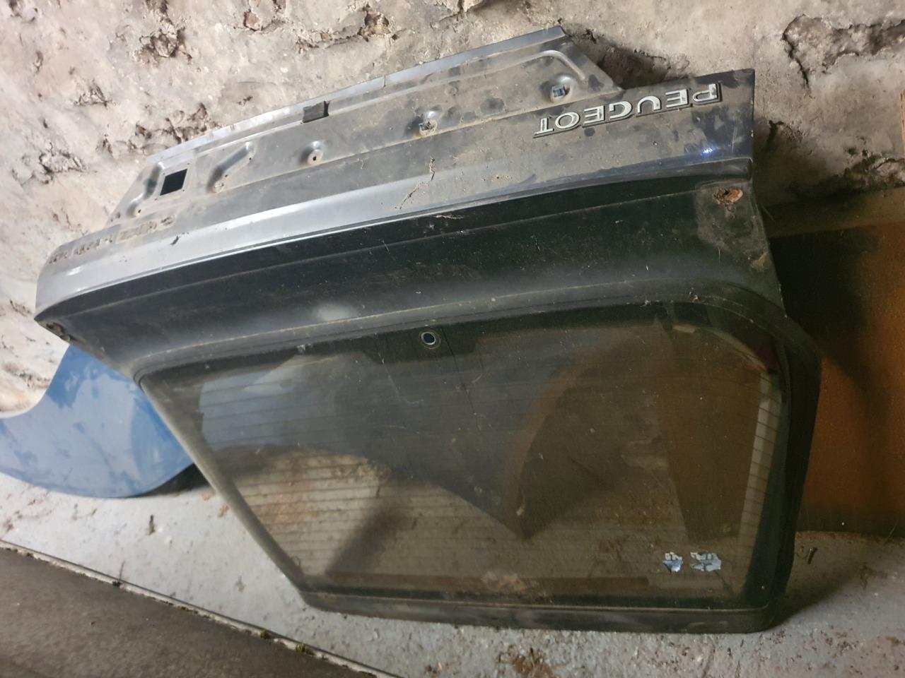 Hayon de coffre PEUGEOT 309 LesAnciennes.com