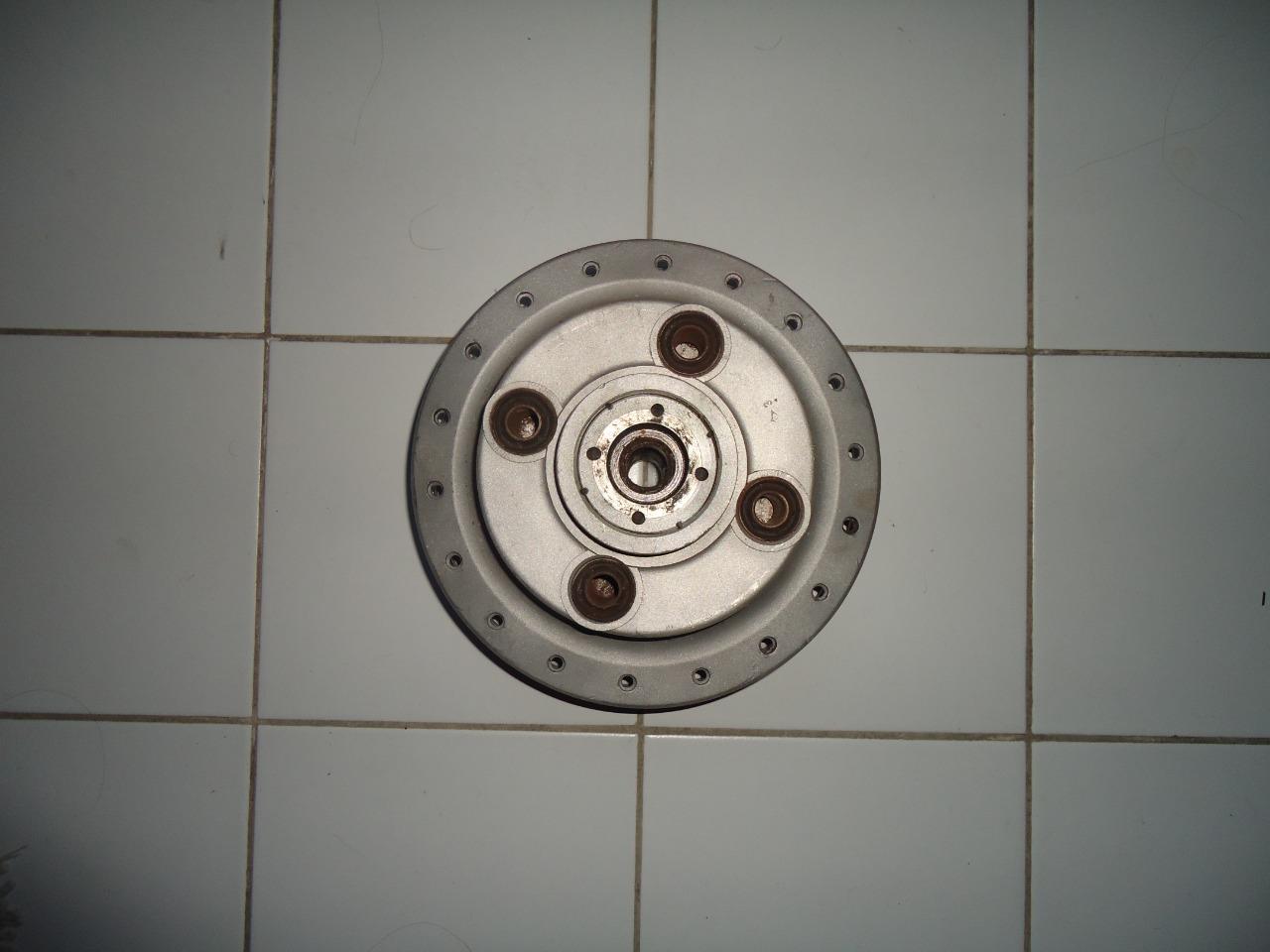 Moyeu HONDA CB 350 Four LesAnciennes.com