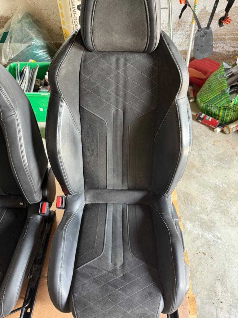 Ensemble sièges PEUGEOT 208 Gt pack LesAnciennes.com