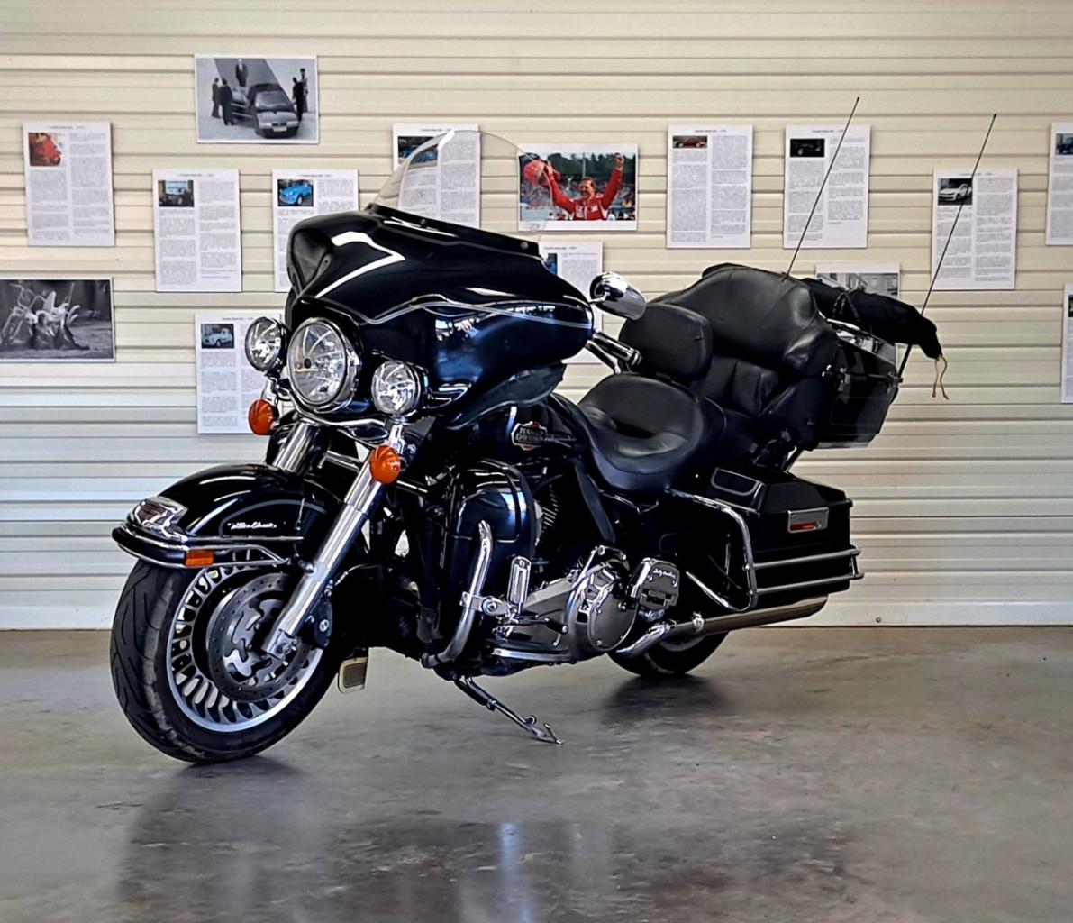 HARLEY DAVIDSON ELECTRA GLIDE ULTRA CLASSIC 1584cm LesAnciennes.com