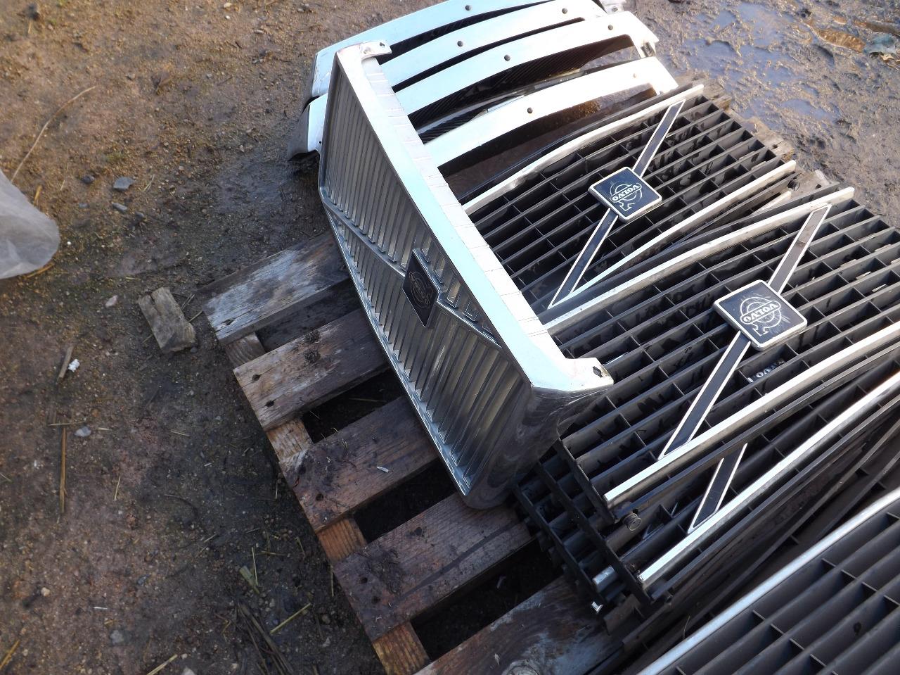 Lot de pièces VOLVO 244 LesAnciennes.com