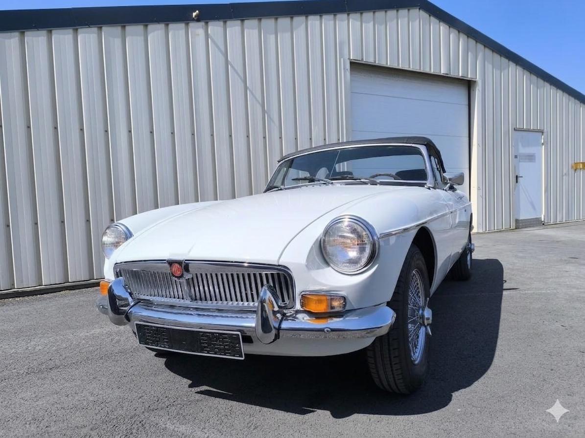 MG MGB CABRIOLET - 1977 LesAnciennes.com