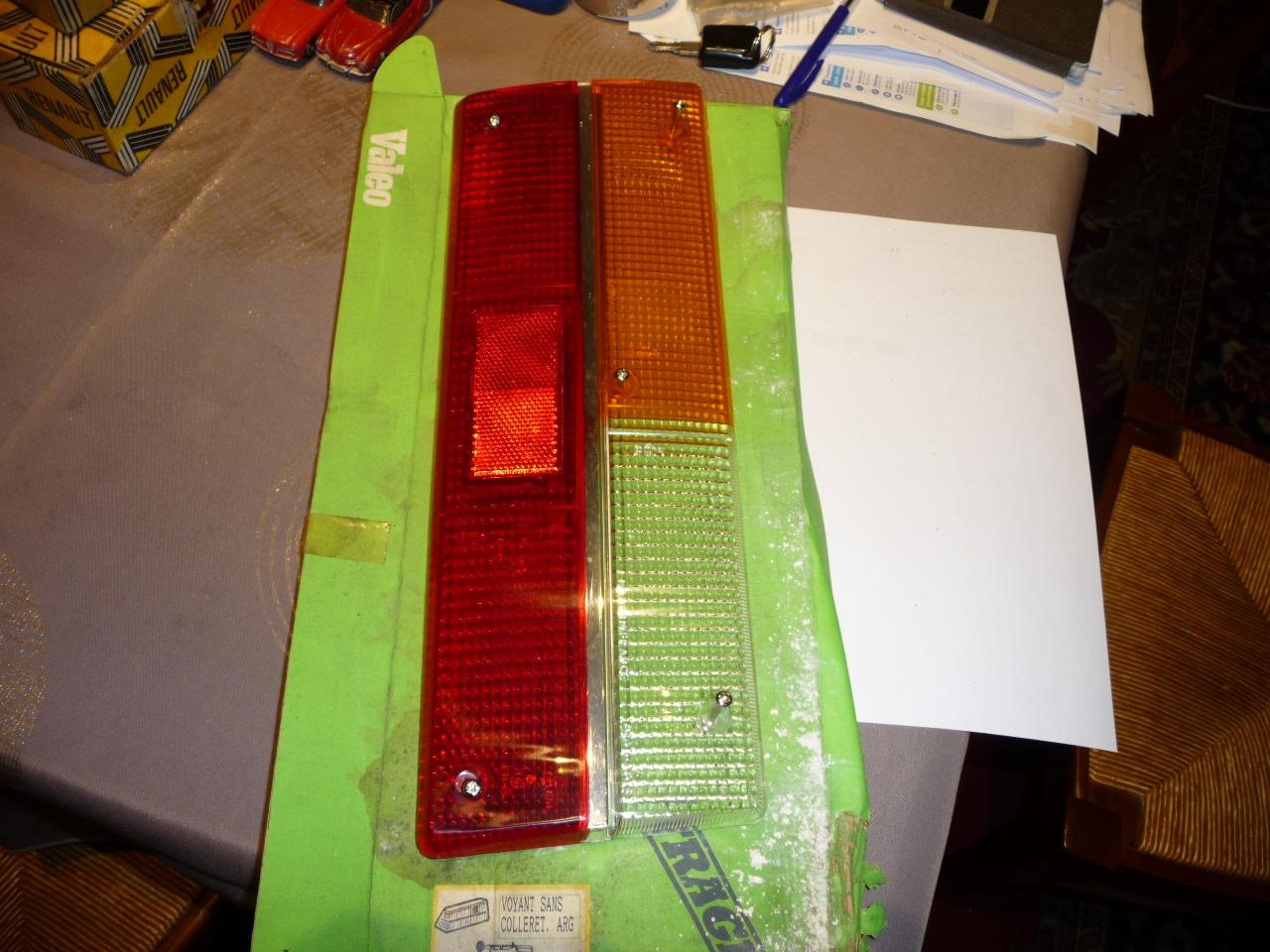 Pièces RENAULT 30 /20 CABOCHON FEUX ARRIERRE LesAnciennes.com