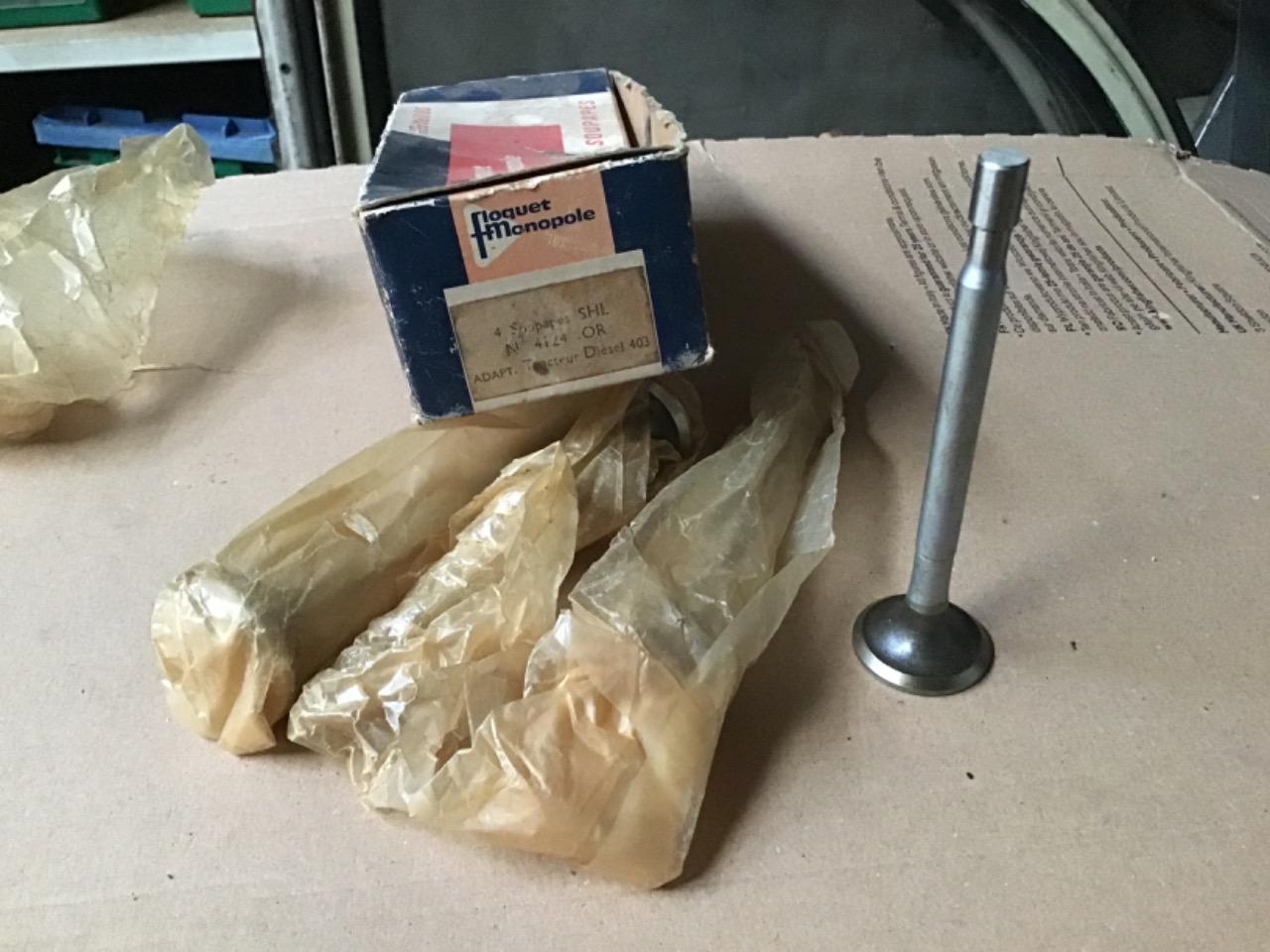 SOUPAPES NEUVES PEUGEOT 403 DIESEL LesAnciennes.com