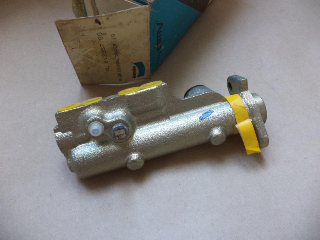 Maitre cylindre renault R4 fourgonnette R5 R6 neuf LesAnciennes.com