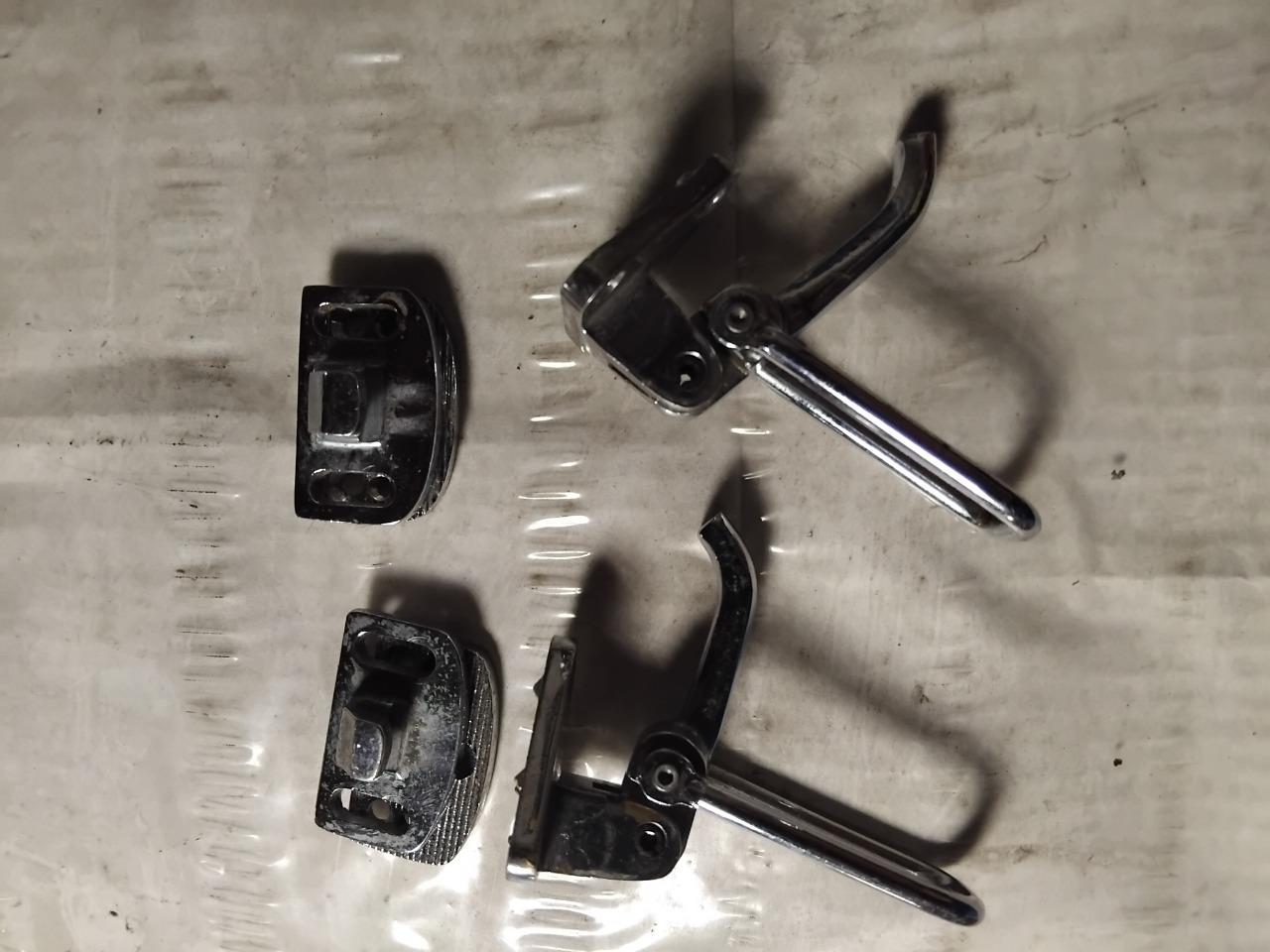 Genouilleres capot moteur MATRA Djet LesAnciennes.com