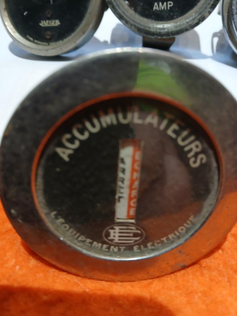 Mano accumulateurs équipement électrique LesAnciennes.com