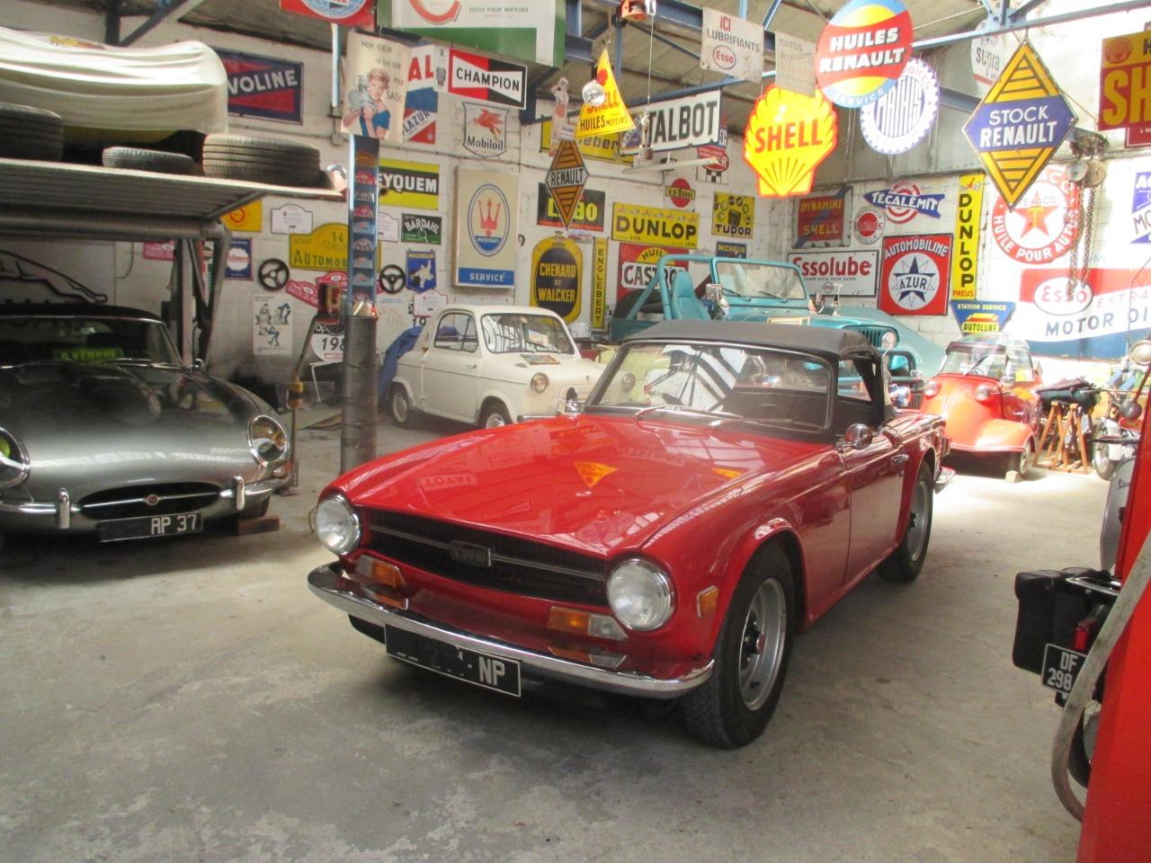 TRIUMPH TR6 PI injection - 1970 LesAnciennes.com