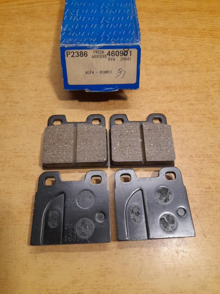Plaquettes de Frein Arrière Alfa Romeo Alfetta LesAnciennes.com