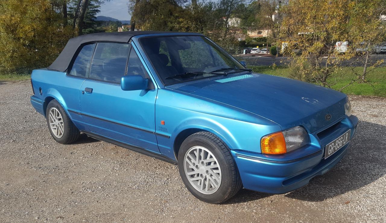 FORD Escort XR3i EFI - 1990 LesAnciennes.com