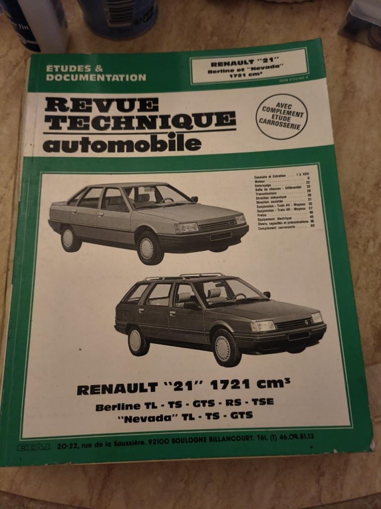RTA Renault 21 berline et Nevada LesAnciennes.com