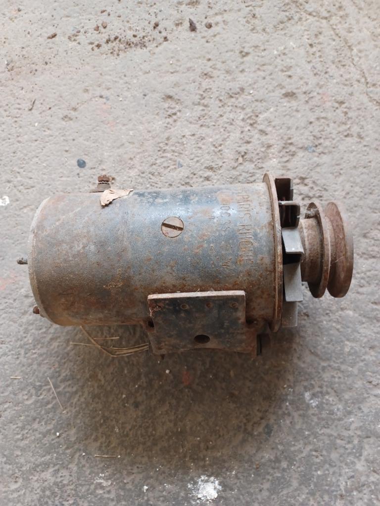 Dynamo SIMCA 1000 LesAnciennes.com