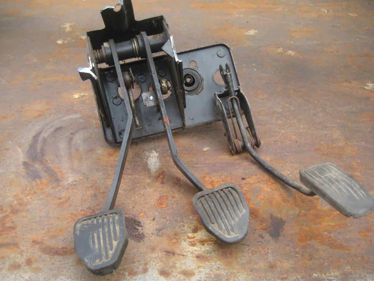 Pedalier SIMCA 1100 LesAnciennes.com