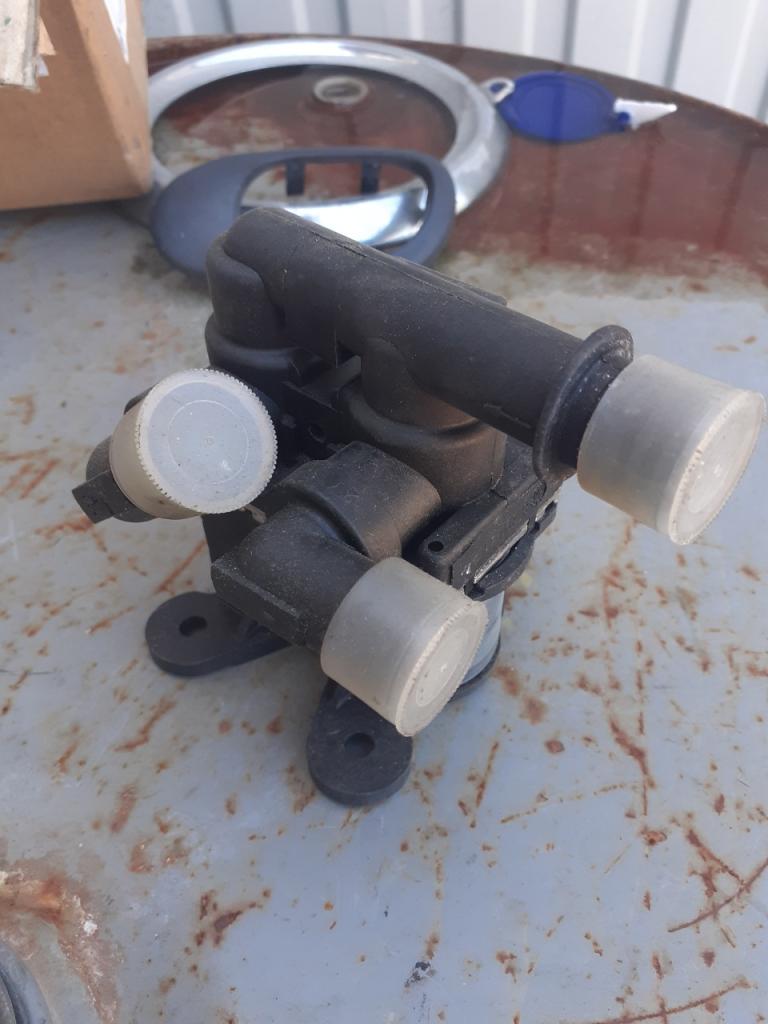 Electrovanne BMW 850 LesAnciennes.com