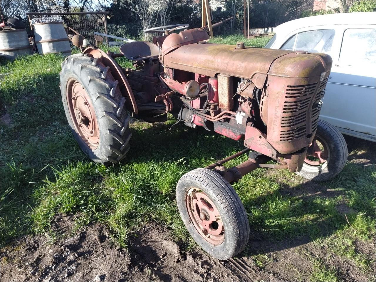 MC CORMICK INTERNAT utility super fcd - 1957 LesAnciennes.com