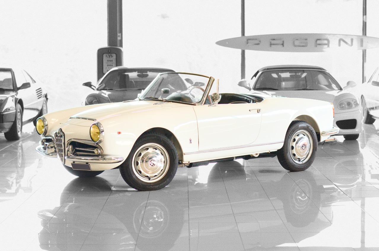 ALFA ROMEO Giulia 1600 Spider - 1963 LesAnciennes.com