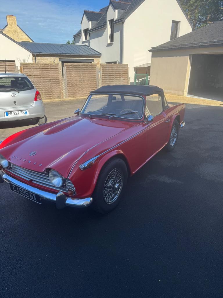 TRIUMPH TR4A - 1966 LesAnciennes.com