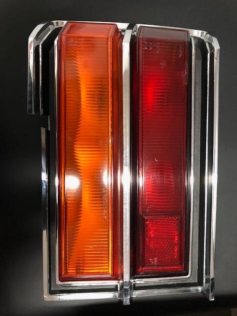 Feu arrière droite Fiat 130 Berlina LesAnciennes.com