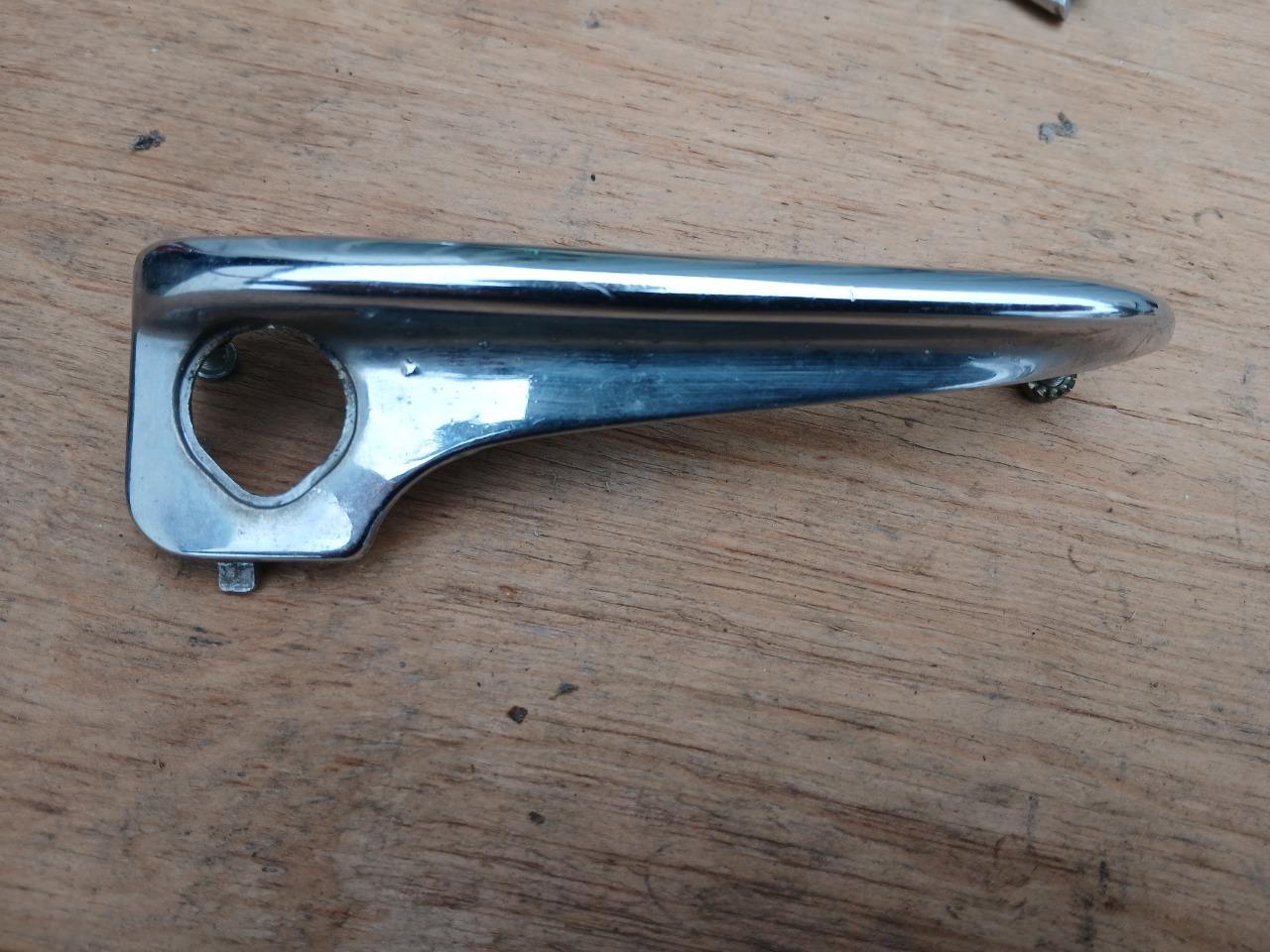 Poignée RENAULT 8 (R8) LesAnciennes.com