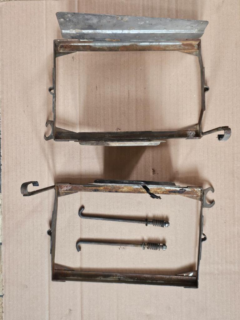 Cadre batterie CITROEN DS LesAnciennes.com