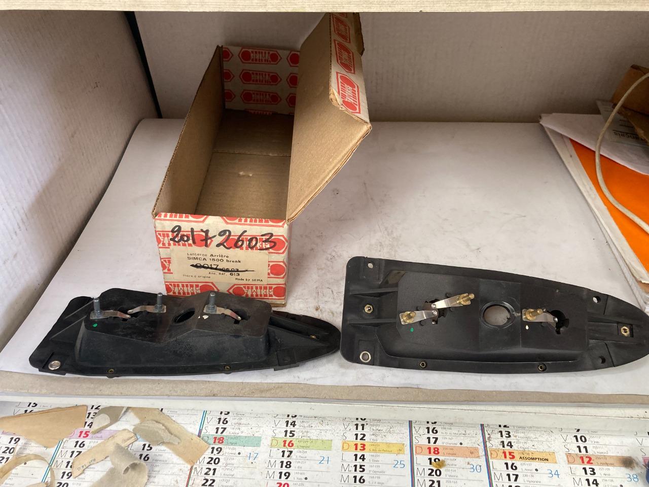 Platine lanterne arrière SIMCA 1500 LesAnciennes.com