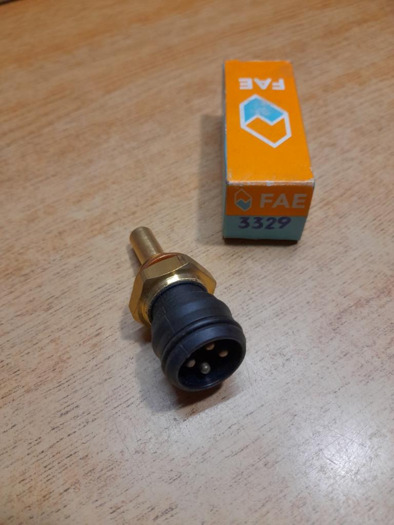 Sonde température eau Mercedes W124 W201 190 LesAnciennes.com