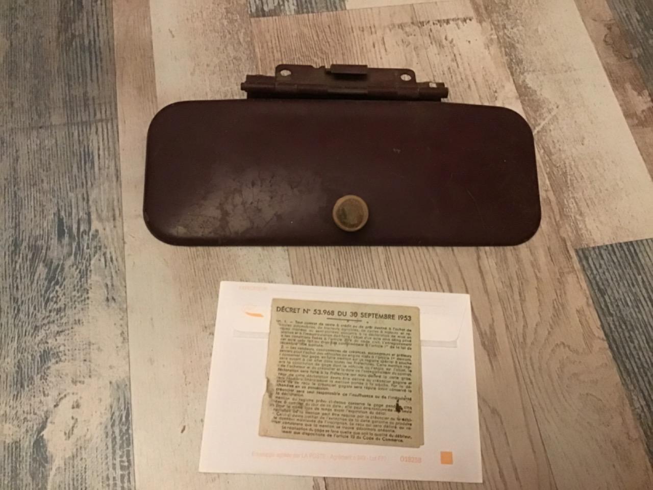 PORTE BOÎTE À GANTS SIMCA 8 LesAnciennes.com