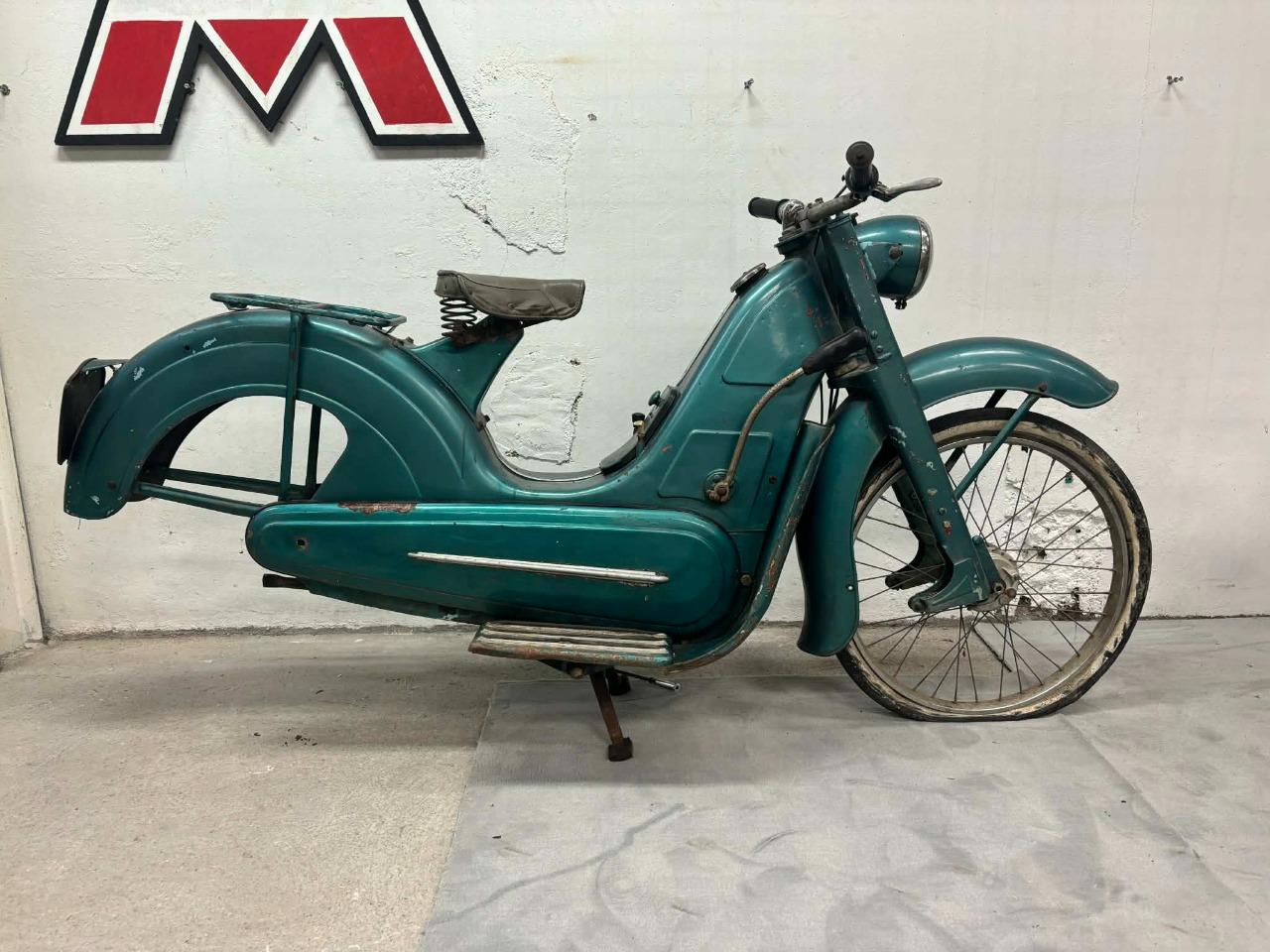 MONET GOYON Starlett - 1955 LesAnciennes.com