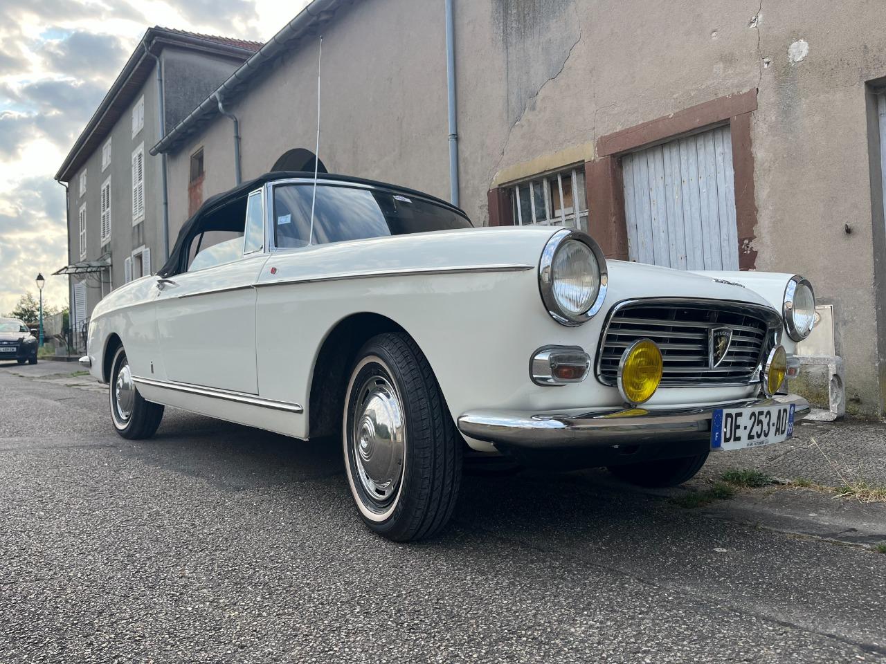 PEUGEOT 404 cabriolet injection - 1965 LesAnciennes.com