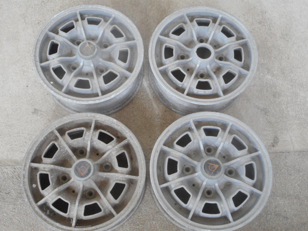 Roues ou jantes en alu PEUGEOT 504 cabriolet LesAnciennes.com