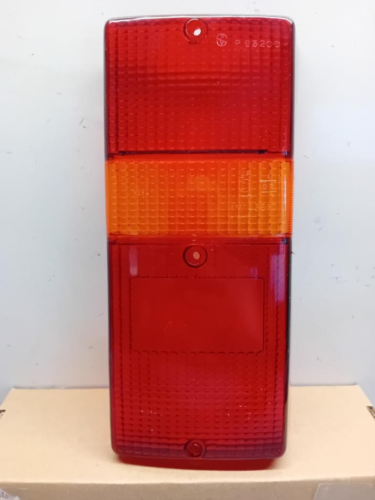 EPA540080 CABOCHON FEU AR DROIT RENAULT 4 F6 LesAnciennes.com