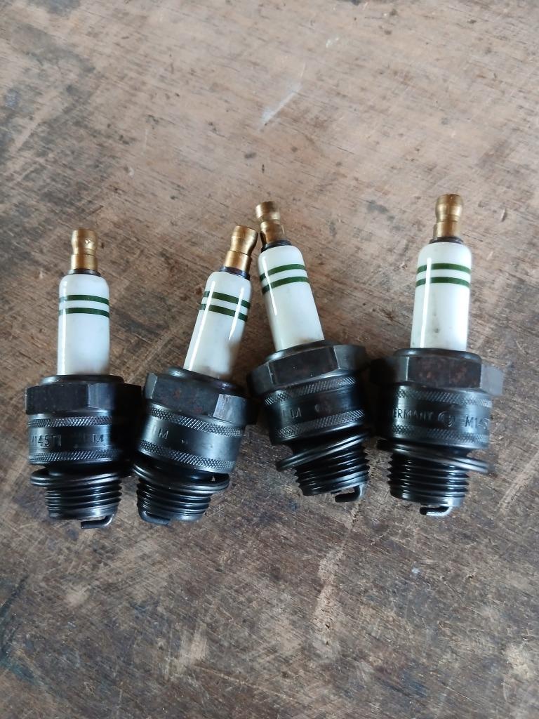 Bougies PEUGEOT 190 LesAnciennes.com