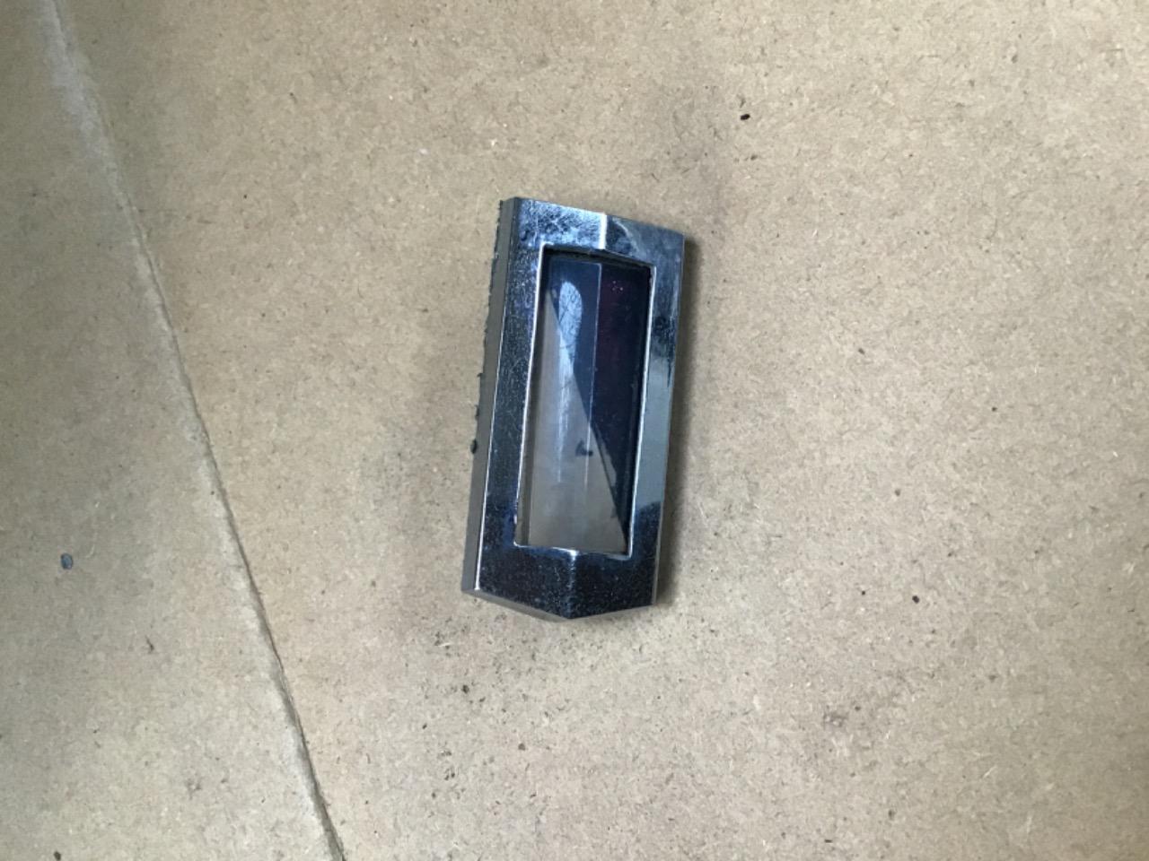 LOGO DE CAPOT PEUGEOT 204/304 LesAnciennes.com