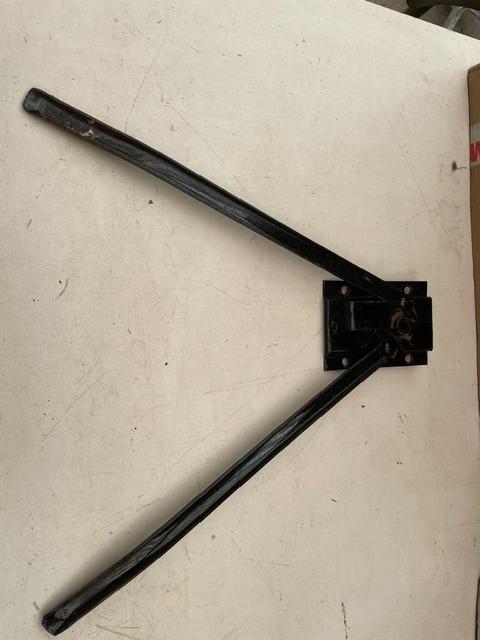 Mecanisme fermeture couvercle malle VOLVO PV544 LesAnciennes.com