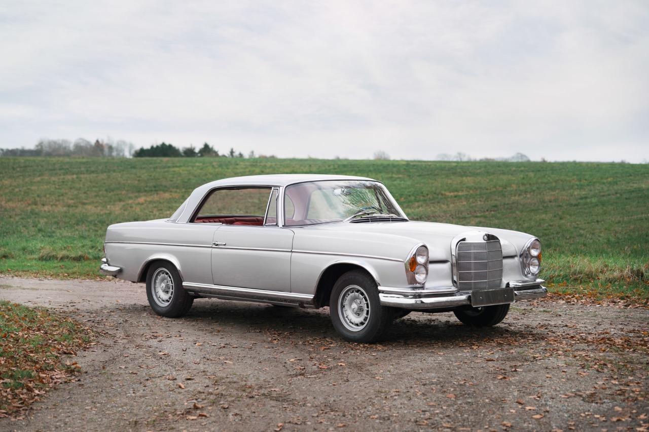 MERCEDES 300 SE Coupe - 1965 LesAnciennes.com