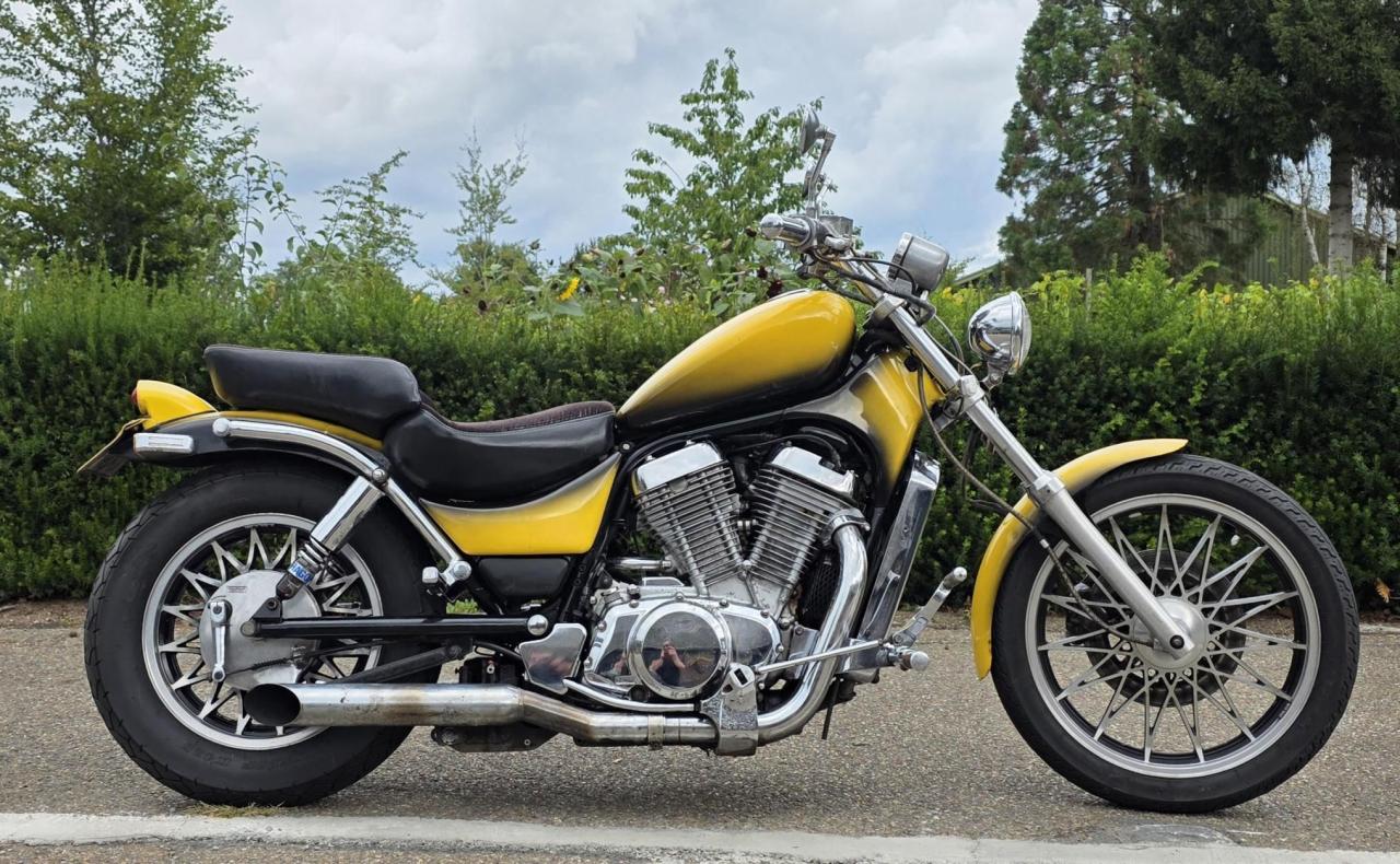 1986 Suzuki Intruder VS700 LesAnciennes.com