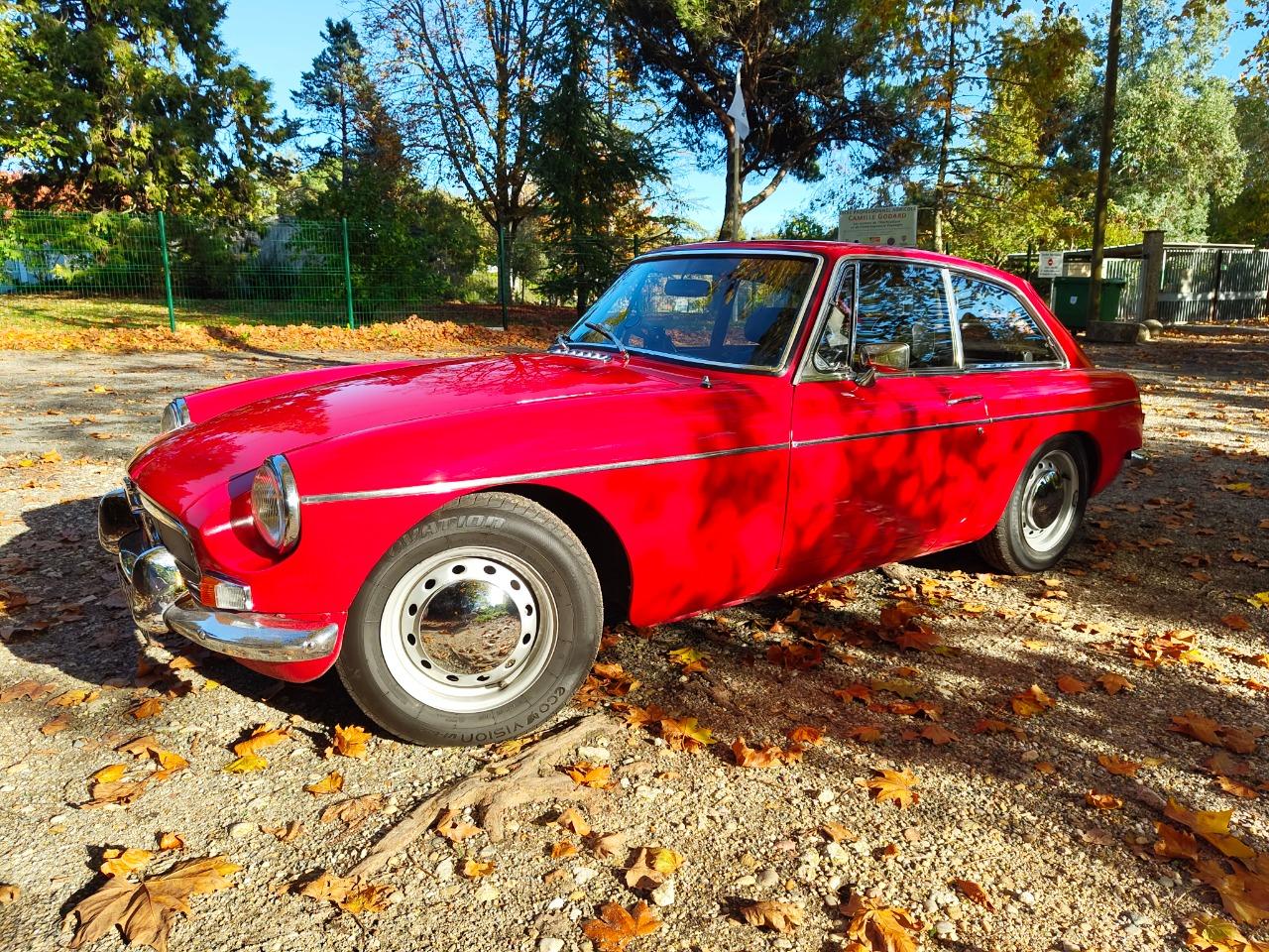 MG MGB GT - 1971 LesAnciennes.com