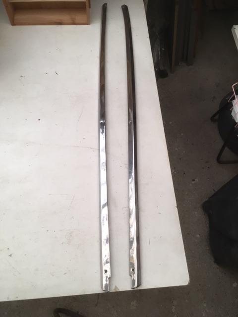 Chrome bas vitrage ARD+ARG VOLVO 1800 ES LesAnciennes.com