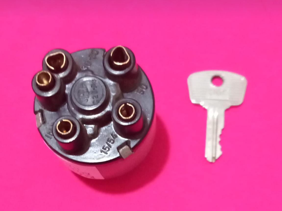 Fiat 1100 1300 nouvel interrupteur de bord LesAnciennes.com