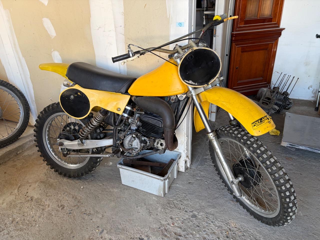 SUZUKI RM 125 RM125 cross - 1979 LesAnciennes.com
