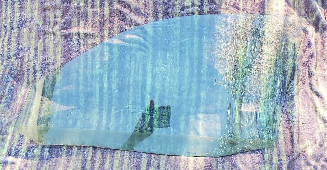 Vitres de porte droite & gauche VW GOLF 4 3 portes LesAnciennes.com