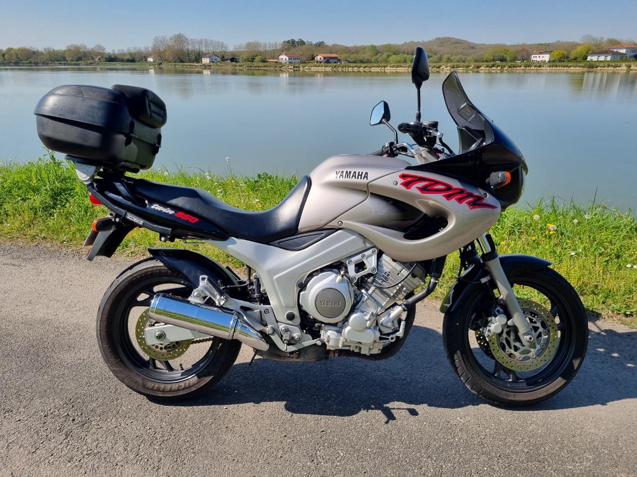 YAMAHA TDM 850 4TX - 1997 LesAnciennes.com