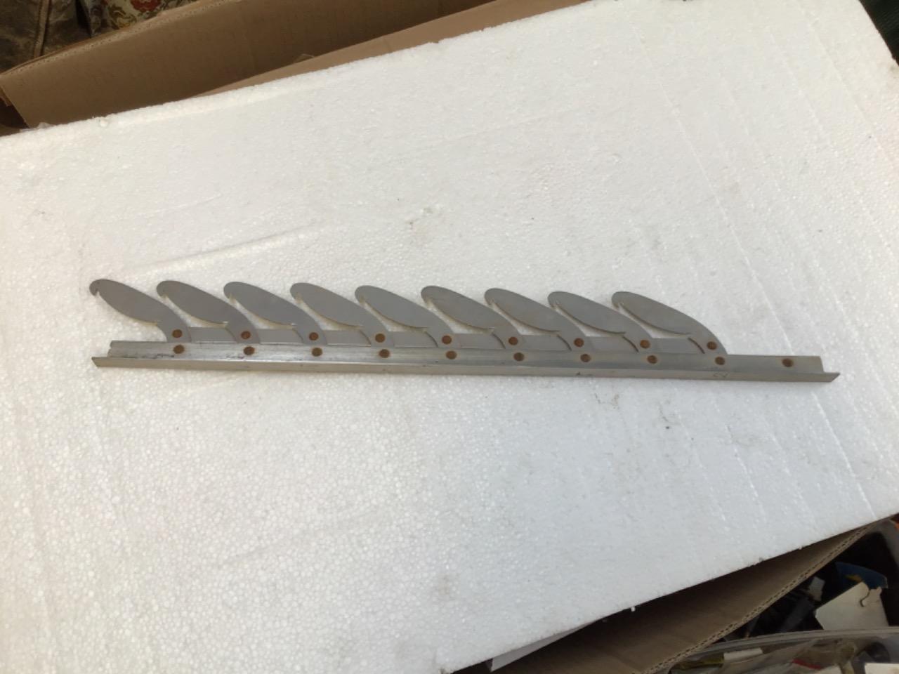 SUPPORT STORE RIDEAU LUNETTE ARRIÈRE LesAnciennes.com