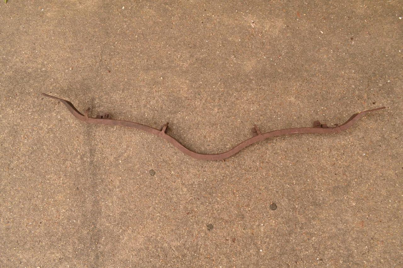 Traverse supérieure AV PEUGEOT 203, neuve LesAnciennes.com